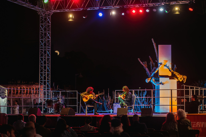 Ritmu roots festival concerto chitarra battente